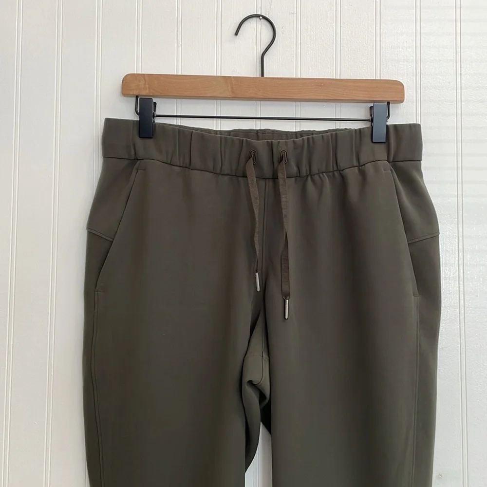 LULULEMON On the Fly Jogger in Dark Olive Size 6
